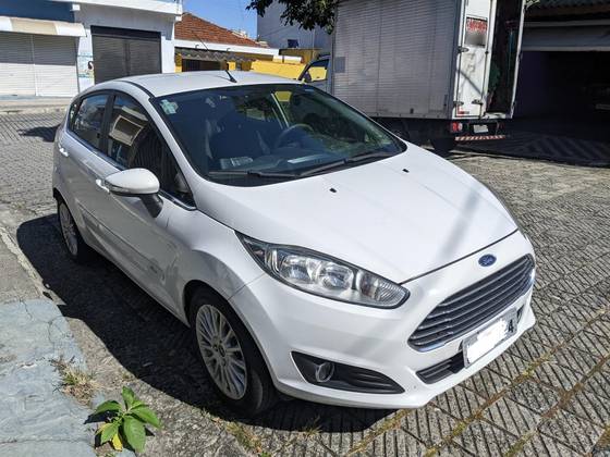 FORD FIESTA 1.6 TITANIUM HATCH 16V FLEX 4P POWERSHIFT FORD FIESTA 1.6 TITANIUM HATCH 16V FLEX 4P POWERSHIFT